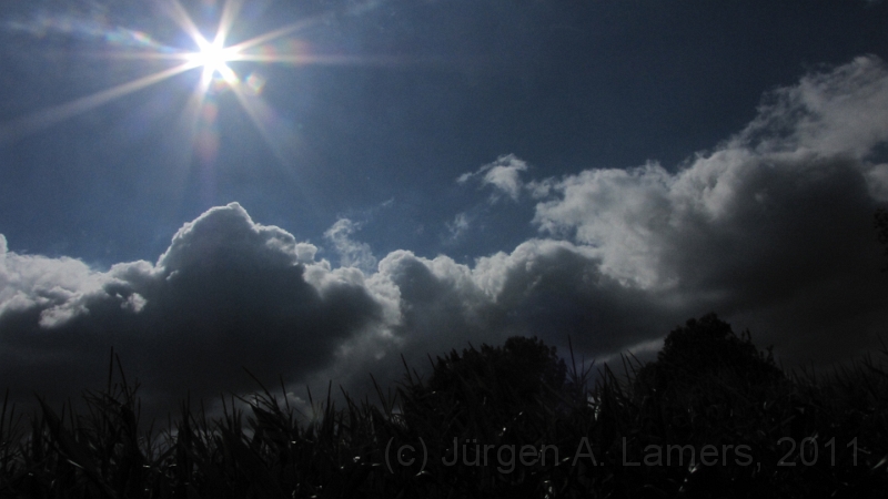 IMG_8485.JPG - Mal Sonne, mal dunkle Wolken...